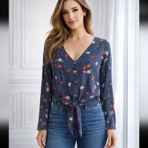One Clothing V-Neck Button Up Tie Front Long Sleeve Floral Crop Top Size…